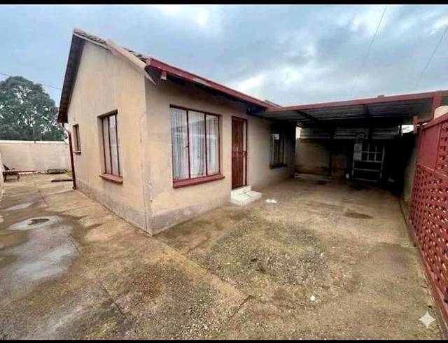 2 BEDROOM HOUSE FOR SALE IN KAGISO